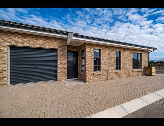 1 BEDROOM TOWNHOUSE FOR SALE IN C PLACE